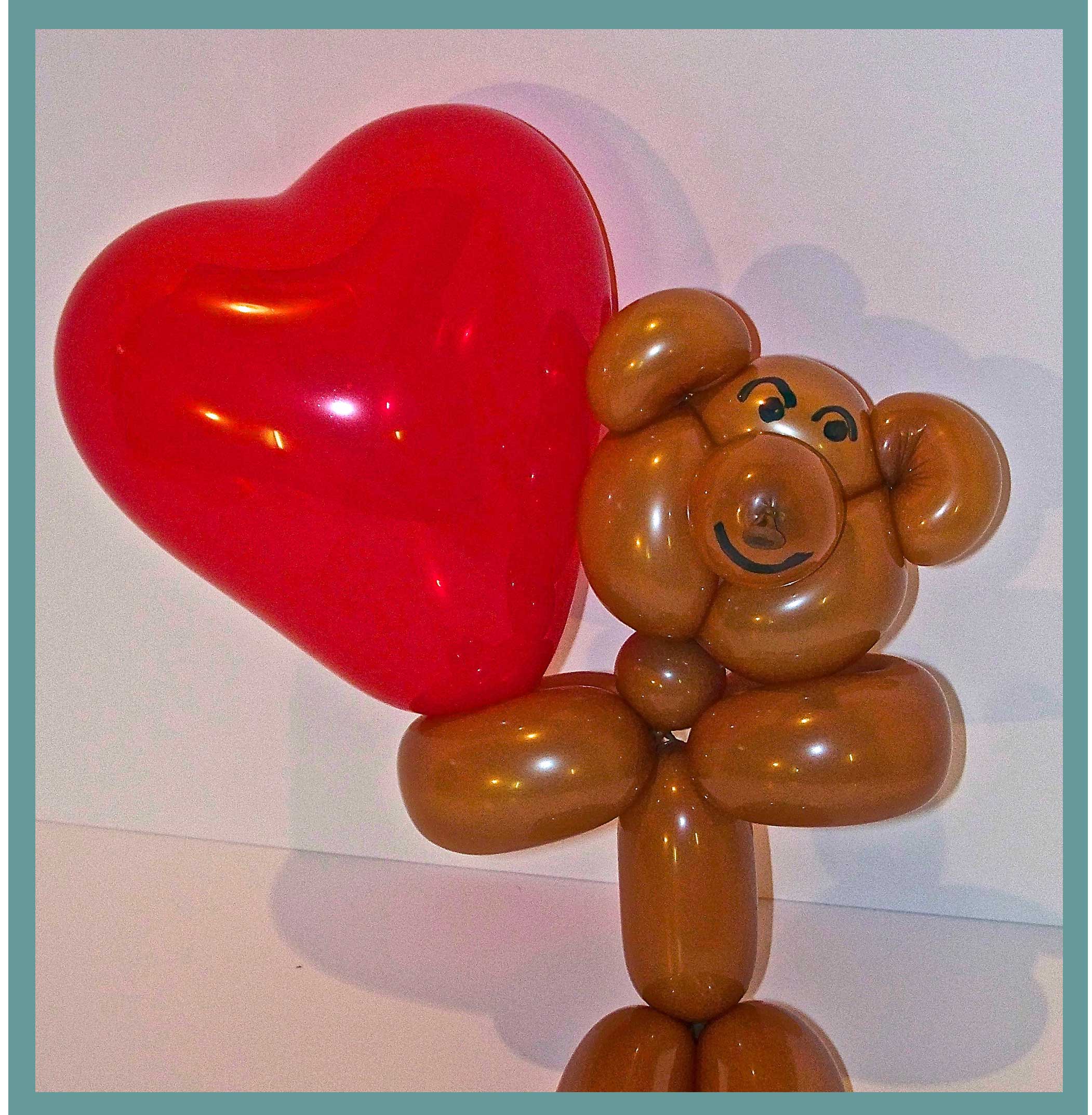 bjorn-teddy-heart-balloon